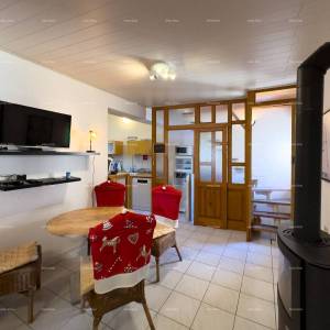 Prodaja kuće na odličnoj lokaciji u neposrednoj blizini Pulske arene, centar!