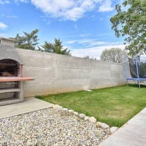 Prodaja kuće s bazenom u neposrednoj blizini mora, Peroj!