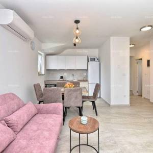 Prodaja kuće s bazenom u neposrednoj blizini mora, Peroj!