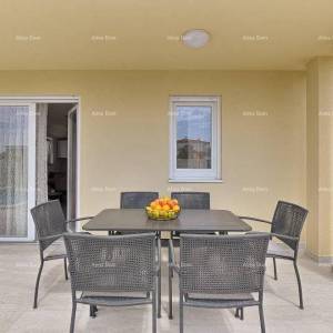 Prodaja kuće s bazenom u neposrednoj blizini mora, Peroj!