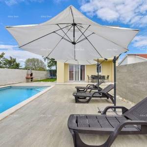 Prodaja kuće s bazenom u neposrednoj blizini mora, Peroj!