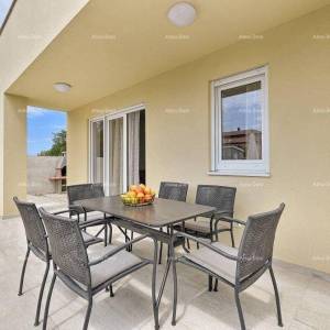 Prodaja kuće s bazenom u neposrednoj blizini mora, Peroj!