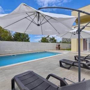 Prodaja kuće s bazenom u neposrednoj blizini mora, Peroj!