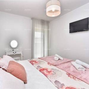 Prodaja kuće s bazenom u neposrednoj blizini mora, Peroj!