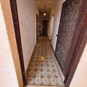 Prodaja kuće s dvije stambene jedinice, pomoćnim objektom i garažom, Ližnjan!