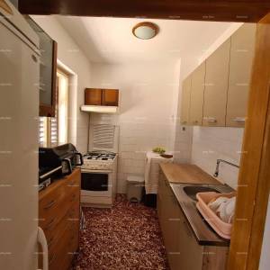 Prodaja kuće s dvije stambene jedinice, pomoćnim objektom i garažom, Ližnjan!