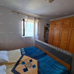 Prodaja kuće s dvije stambene jedinice, pomoćnim objektom i garažom, Ližnjan!