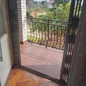 Prodaja kuće sa dvije garaže, Galižana!