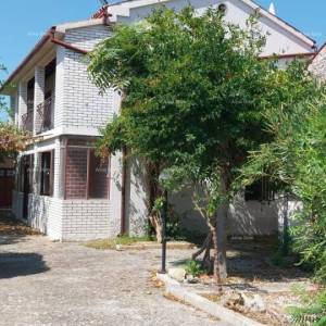 Prodaja kuće sa dvije garaže, Galižana!