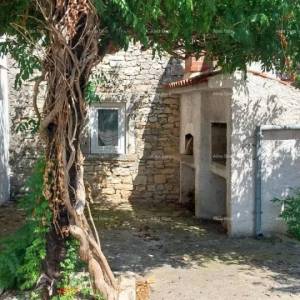 Prodaja kuće sa dvije garaže, Galižana!