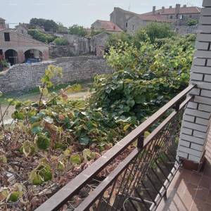 Prodaja kuće sa dvije garaže, Galižana!