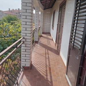 Prodaja kuće sa dvije garaže, Galižana!