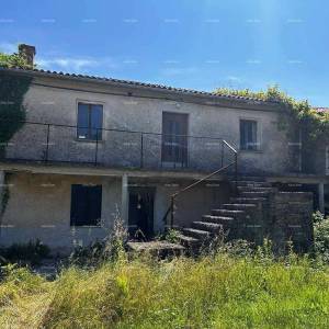 Prodaja kuće sa  stajom i zemljištem u blizini Barbana!