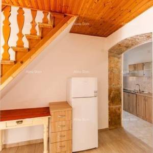 Prodaja lijepo uređene, renovirane istarske kuće s šternom, Marčana!