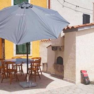 Prodaja lijepo uređene, renovirane istarske kuće s šternom, Marčana!