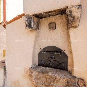 Prodaja lijepo uređene, renovirane istarske kuće s šternom, Marčana!