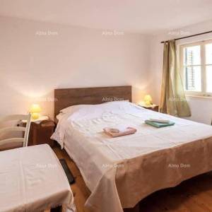 Prodaja lijepo uređene, renovirane istarske kuće s šternom, Marčana!