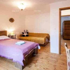 Prodaja lijepo uređene, renovirane istarske kuće s šternom, Marčana!