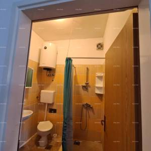 Prodaja, Ližnjan , kuća u nizu sa tri apartmana.