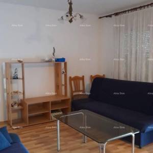 Prodaja, Ližnjan , kuća u nizu sa tri apartmana.