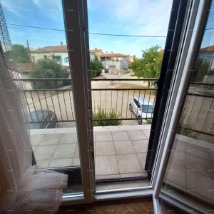 Prodaja, Ližnjan , kuća u nizu sa tri apartmana.