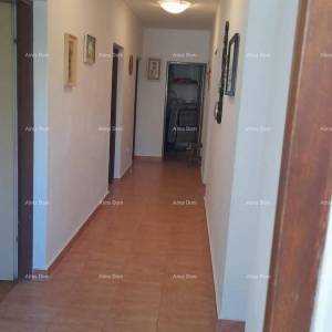 Prodaja, Ližnjan , kuća u nizu sa tri apartmana.