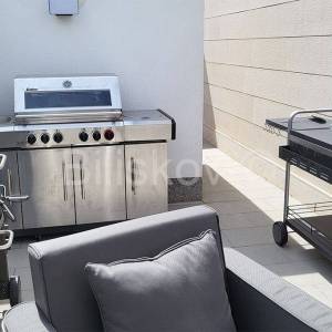 Prodaja, luksuzna vila s bazenom, 100 m od mora