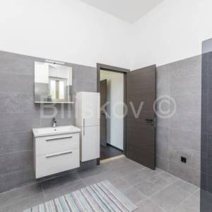 Prodaja, luksuzna vila s bazenom, 100 m od mora