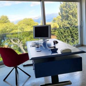 Prodaja, luksuzna vila s bazenom, 100 m od mora