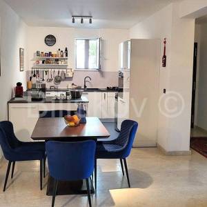 Prodaja, luksuzna vila s bazenom, 100 m od mora