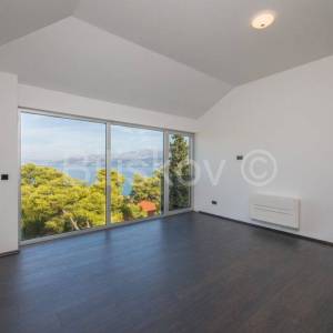 Prodaja, luksuzna vila s bazenom, 100 m od mora