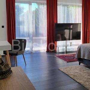 Prodaja, luksuzna vila s bazenom, 100 m od mora