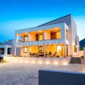 Prodaja, Manji hotel u blizini Plitvica, 8 soba