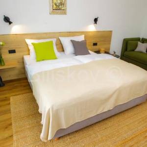 Prodaja, Manji hotel u blizini Plitvica, 8 soba