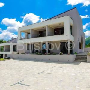 Prodaja, Manji hotel u blizini Plitvica, 8 soba