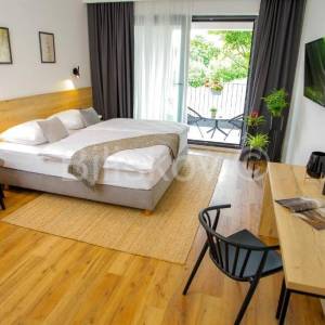 Prodaja, Manji hotel u blizini Plitvica, 8 soba