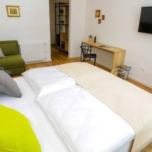 Prodaja, Manji hotel u blizini Plitvica, 8 soba