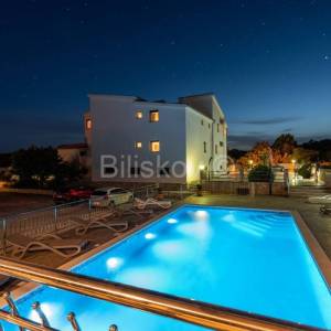 Prodaja, Marina, Vinišće, vila sa bazenom