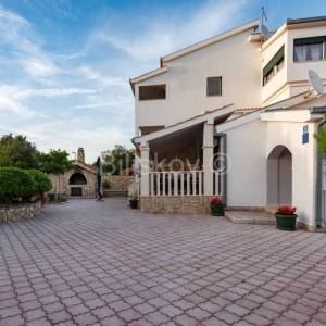 Prodaja, Marina, Vinišće, vila sa bazenom