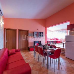 Prodaja, Marina, Vinišće, vila sa bazenom