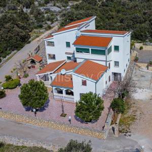 Prodaja, Marina, Vinišće, vila sa bazenom