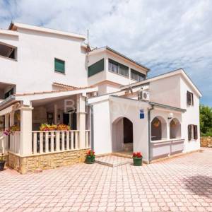 Prodaja, Marina, Vinišće, vila sa bazenom