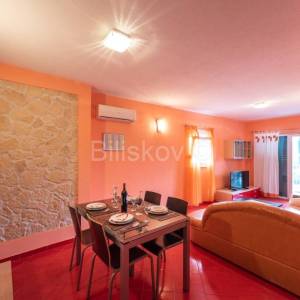 Prodaja, Marina, Vinišće, vila sa bazenom