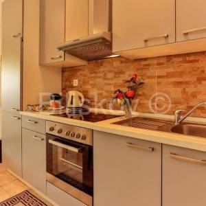 Prodaja, Medulin, vila sa bazenom, 3 uređena studio apartmana