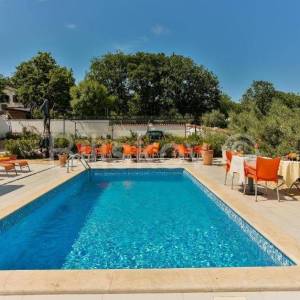 Prodaja, Medulin, vila sa bazenom, 3 uređena studio apartmana