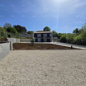 Prodaja novoizgrađene, moderno opremljene kuće sa bazenom, Rakalj!