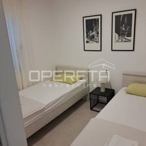 PRODAJA, NOVOUREĐENA KUĆA S 3 STANA, VIS, 100 M OD MORA