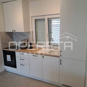 PRODAJA, NOVOUREĐENA KUĆA S 3 STANA, VIS, 100 M OD MORA