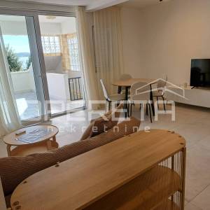 PRODAJA, NOVOUREĐENA KUĆA S 3 STANA, VIS, 100 M OD MORA