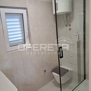 PRODAJA, NOVOUREĐENA KUĆA S 3 STANA, VIS, 100 M OD MORA